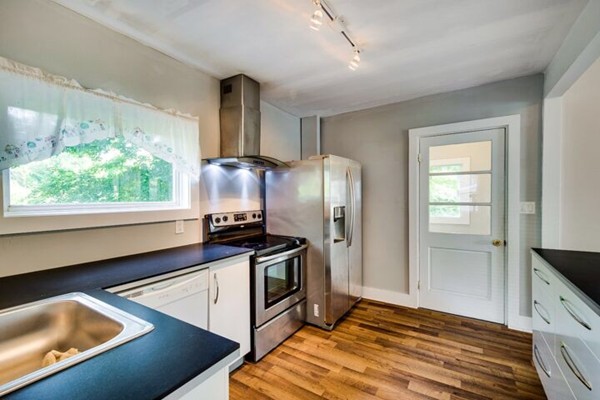 137 Bedford Road Woburn, MA 01801 - Photo 4 of 12 Gallery Image 4