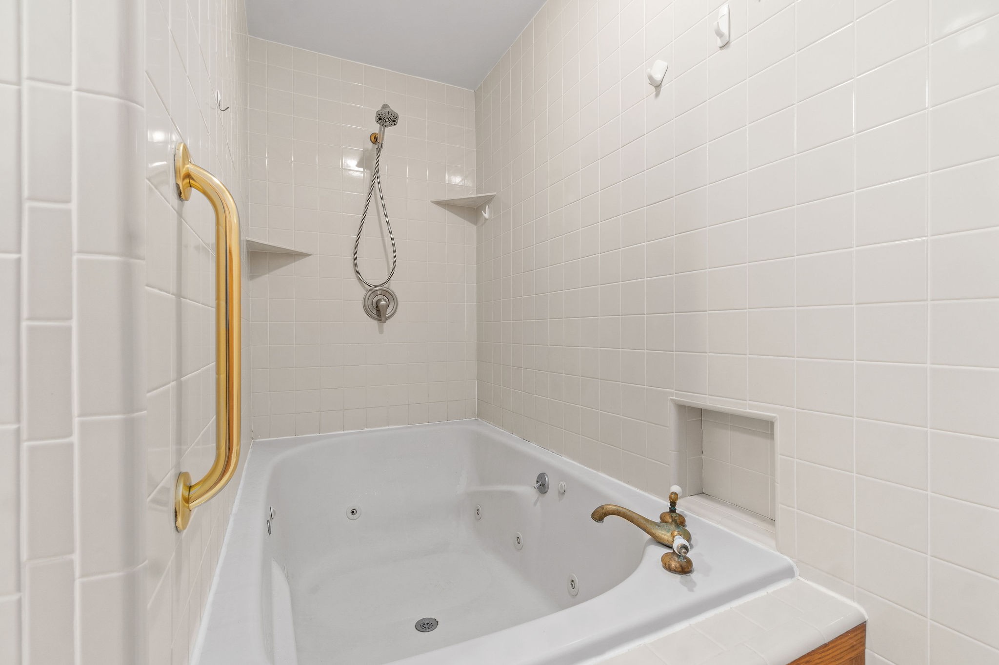 3250 Luther Ragan Road Palmyra, TN 37142 - Photo 21 of 44 a bathroom with a bath tub with a shower