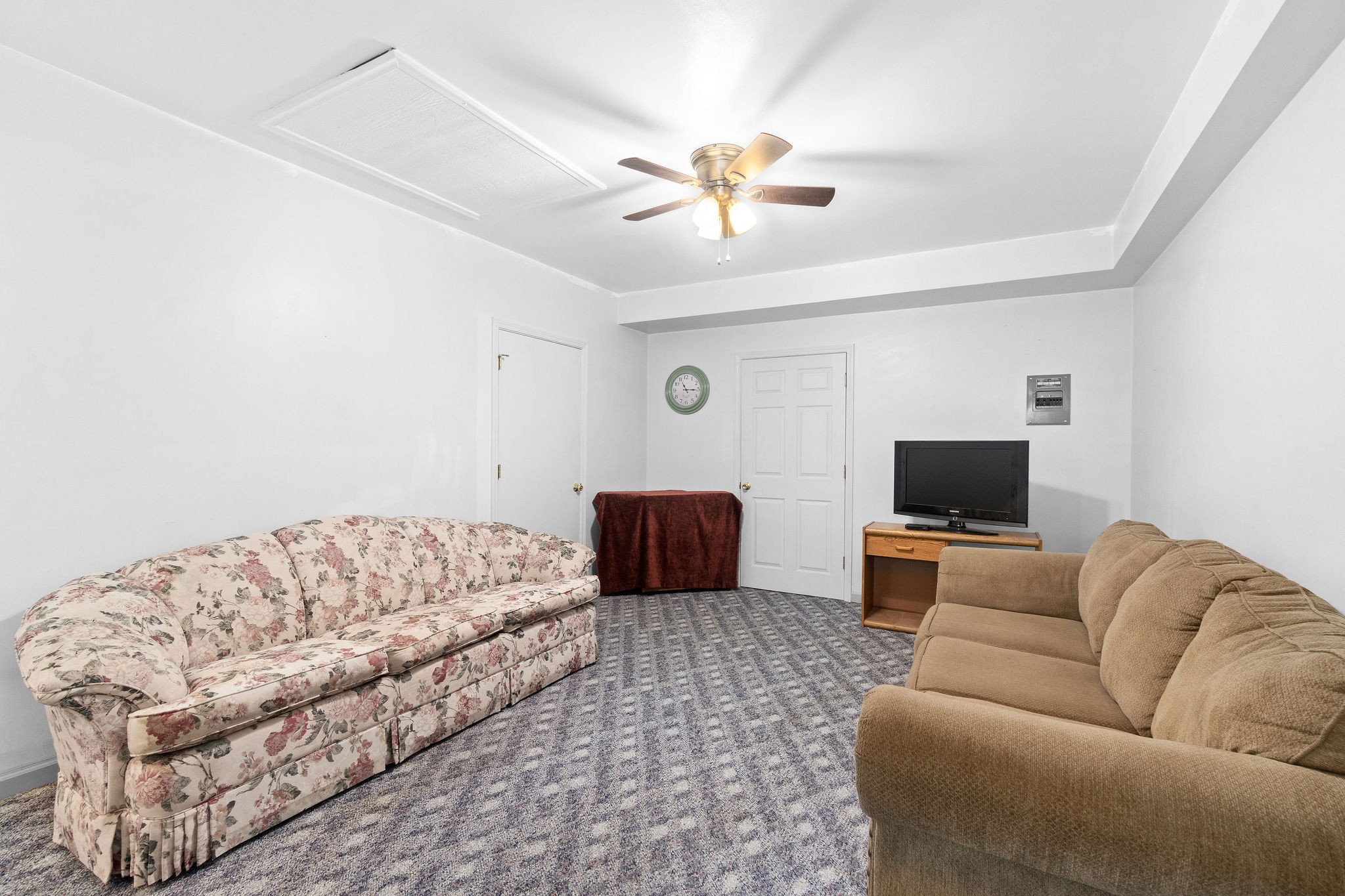3250 Luther Ragan Road Palmyra, TN 37142 - Photo 28 of 44 a living room with furniture and a flat screen tv