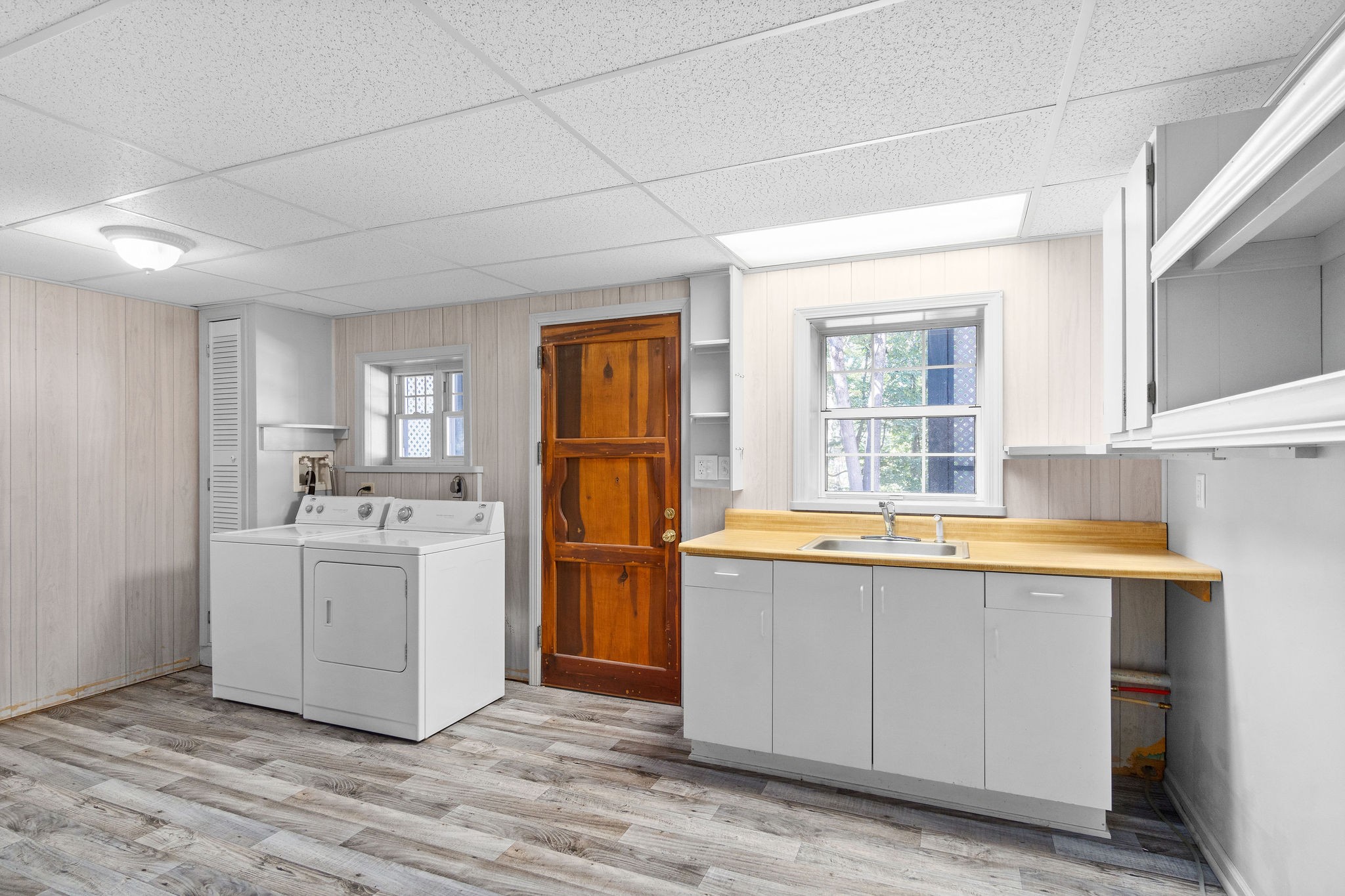 3250 Luther Ragan Road Palmyra, TN 37142 - Photo 29 of 44 a kitchen with a stove a sink and a refrigerator