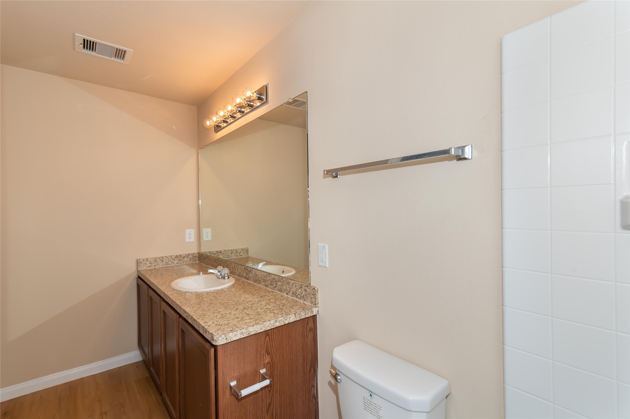 21647 South Werrington Way Houston, TX 77073 - Photo 11 of 13 Photos may be representative of the floor plan and not the exact home. Finishes, layout, and features of the actual property for lease may vary.