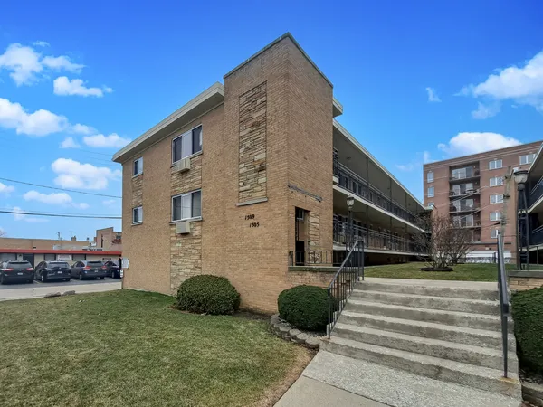 $149,999 | 1509 Brown Street, Unit 11E, Des Plaines, IL 60016