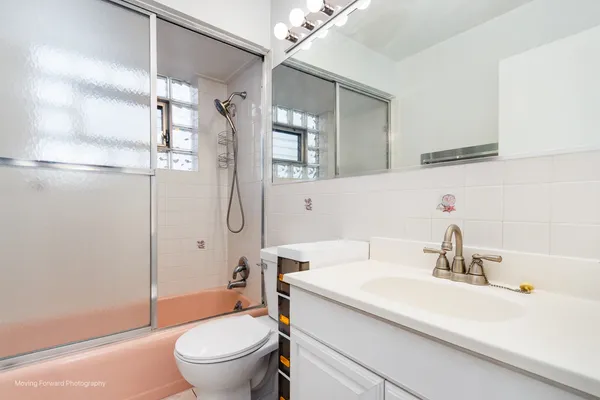 $149,999 | 1509 Brown Street, Unit 11E, Des Plaines, IL 60016
