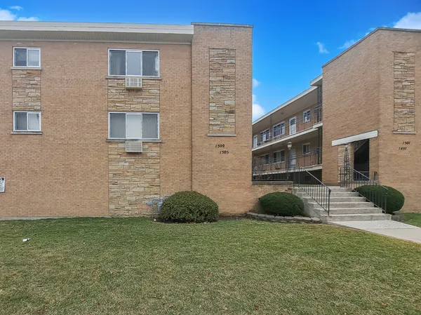 $149,999 | 1509 Brown Street, Unit 11E, Des Plaines, IL 60016
