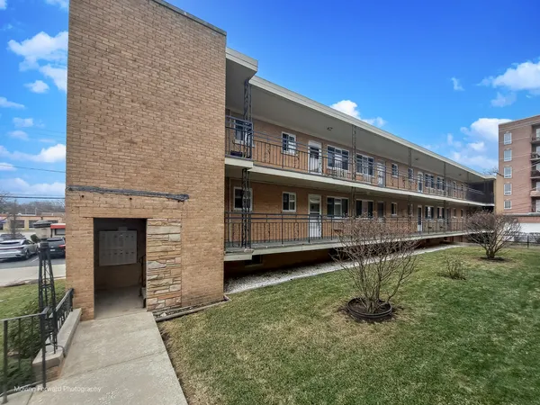 $149,999 | 1509 Brown Street, Unit 11E, Des Plaines, IL 60016