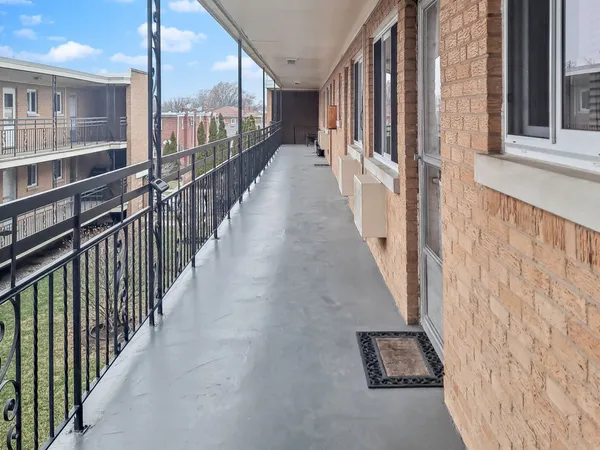$149,999 | 1509 Brown Street, Unit 11E, Des Plaines, IL 60016