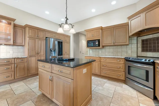 $979,900 | 1618 Autumn Run, Fort Wayne, IN 46845