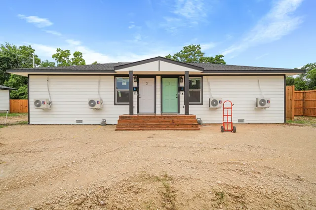 a view of a house with garage and a garage