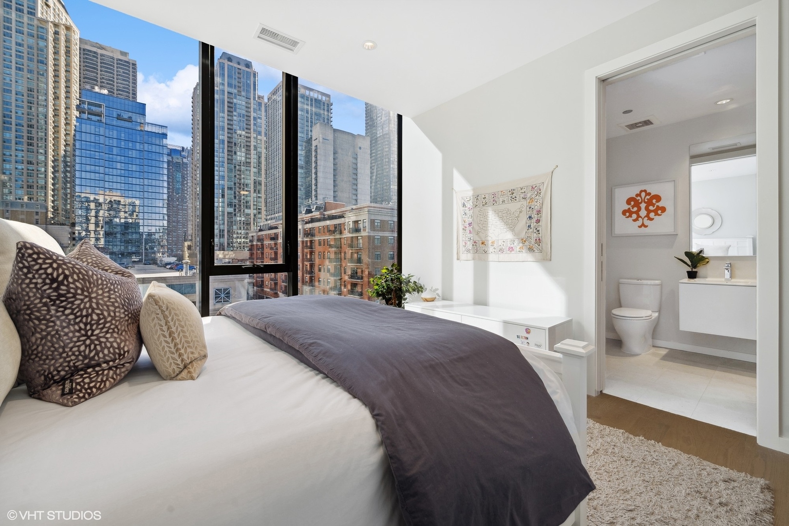 56 West Huron Street, Unit 6 Chicago, IL 60654 - Photo 20 of 32 a bedroom with a bed and window