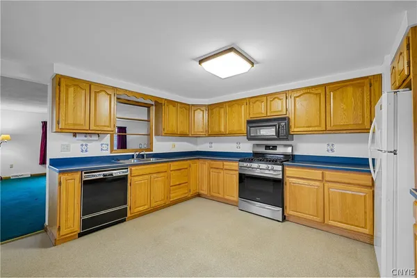 $329,900 | 65 Sherrill Lane, New Hartford, NY 13413