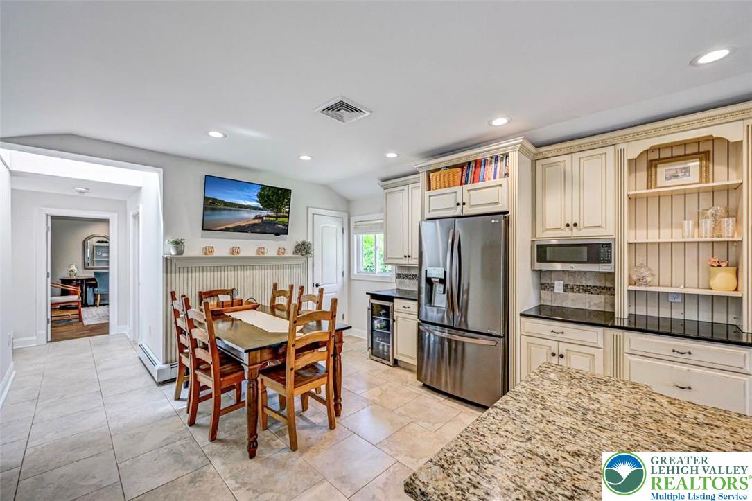 1284 Burger Hollow Road Effort, PA 18330 - Photo 28 of 100 Breakfast Nook w/ Shelving & Pantry