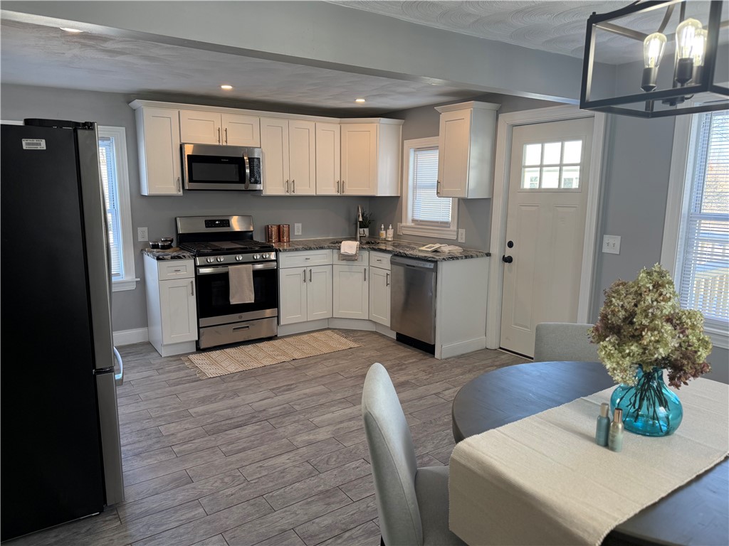 94 Holmes Road Warwick, RI 02888 - Photo 10 of 24