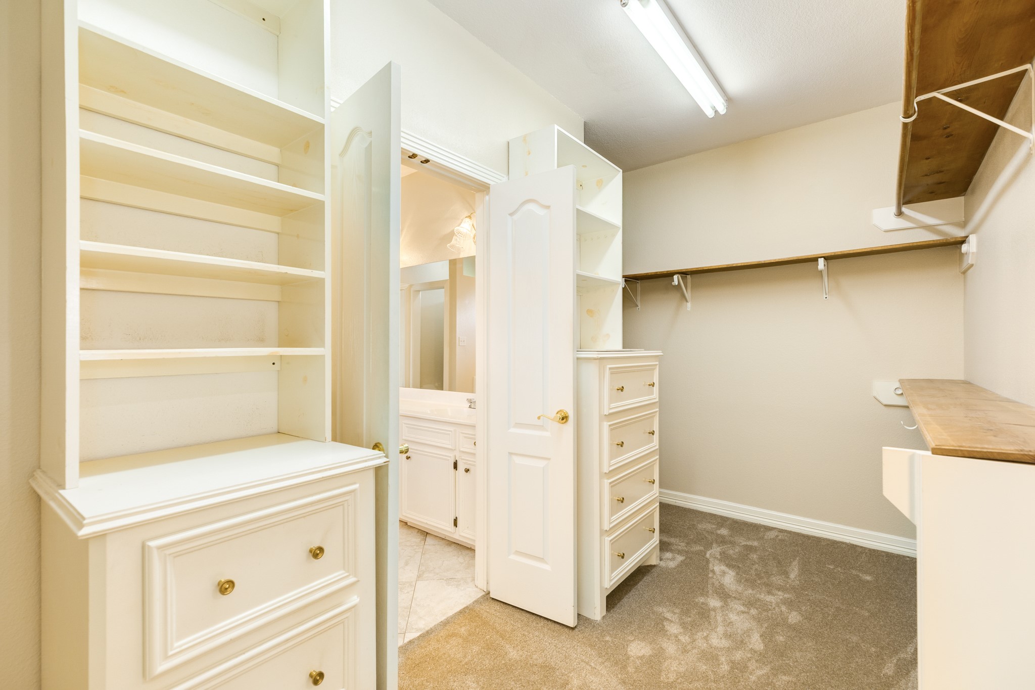 704 Walnut Street Lake Jackson, TX 77566 - Photo 19 of 27 a view of walk in closet with empty racks