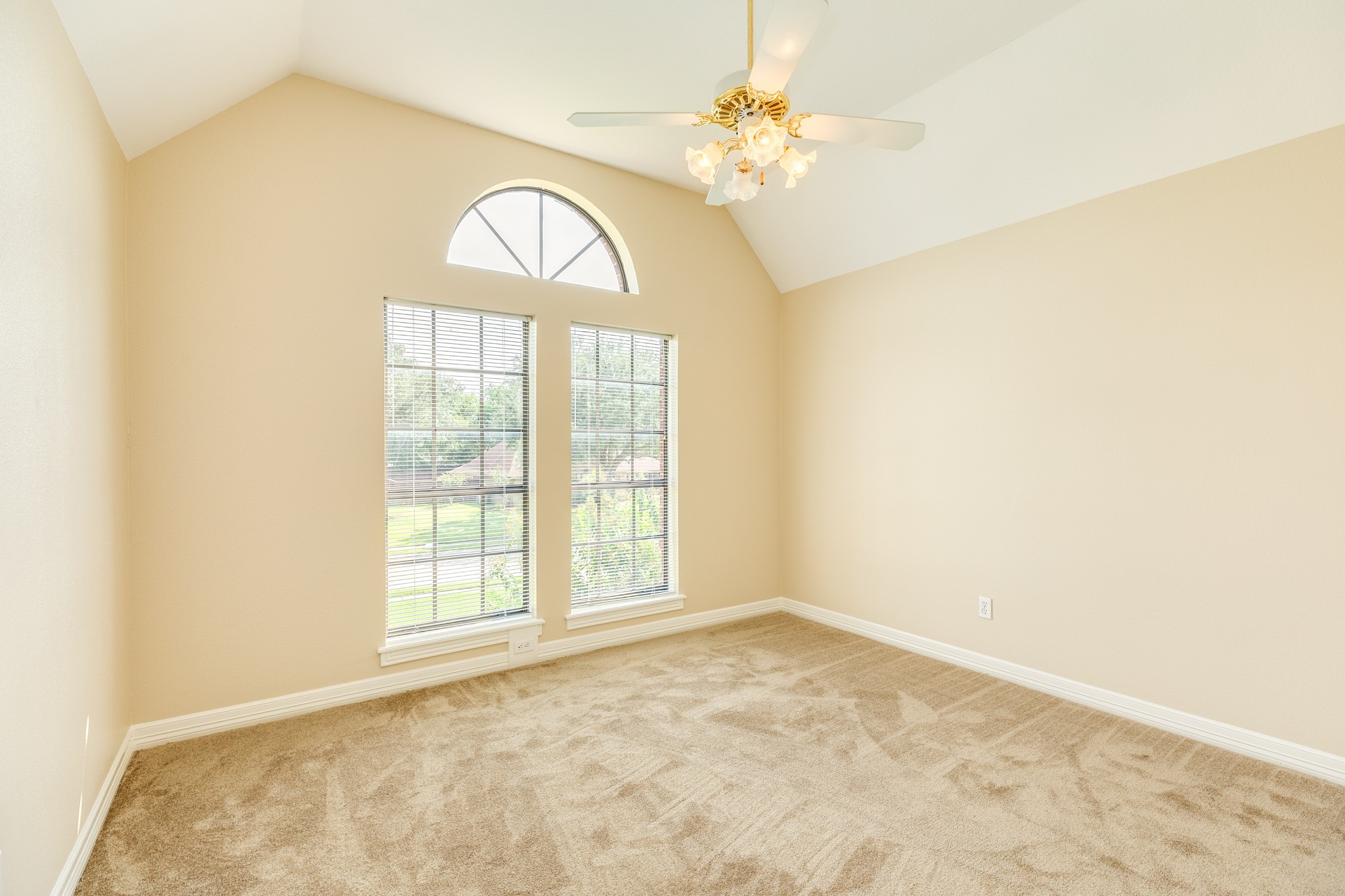 704 Walnut Street Lake Jackson, TX 77566 - Photo 24 of 27 an empty room with a window