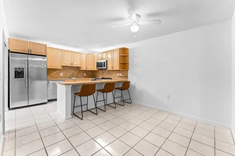 a dining room that has a table and chairs in it