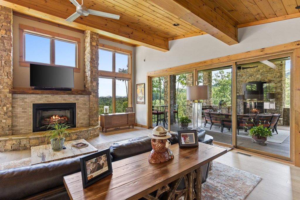 308 Woodthrush Drive Blue Ridge, GA 30513 - Photo 15 of 60