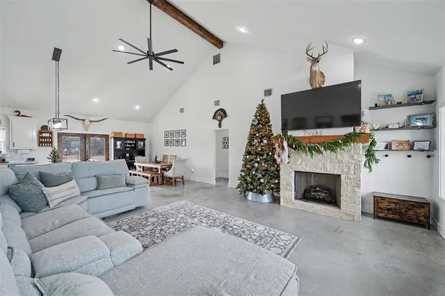 $715,000 | 2011 County Road 1590, Alvord, TX 76225