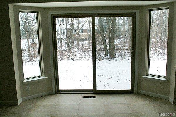 363 Mystic Valley Rochester, MI 48307 - Photo 11 of 25 Nook door wall