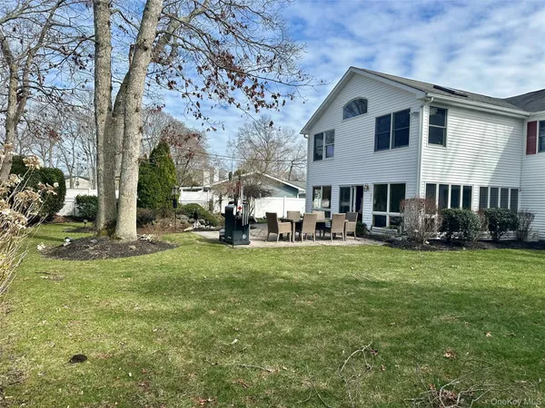 $850,000 | 46 Wilmont Turn, Coram, NY 11727