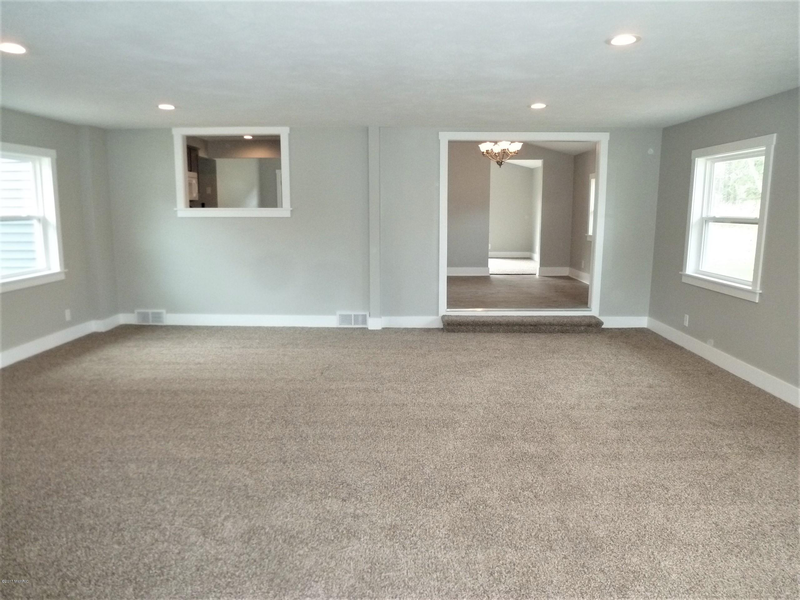 3360 West Riley-Thompson Road Whitehall, MI 49461 - Photo 19 of 33 20-Family Room