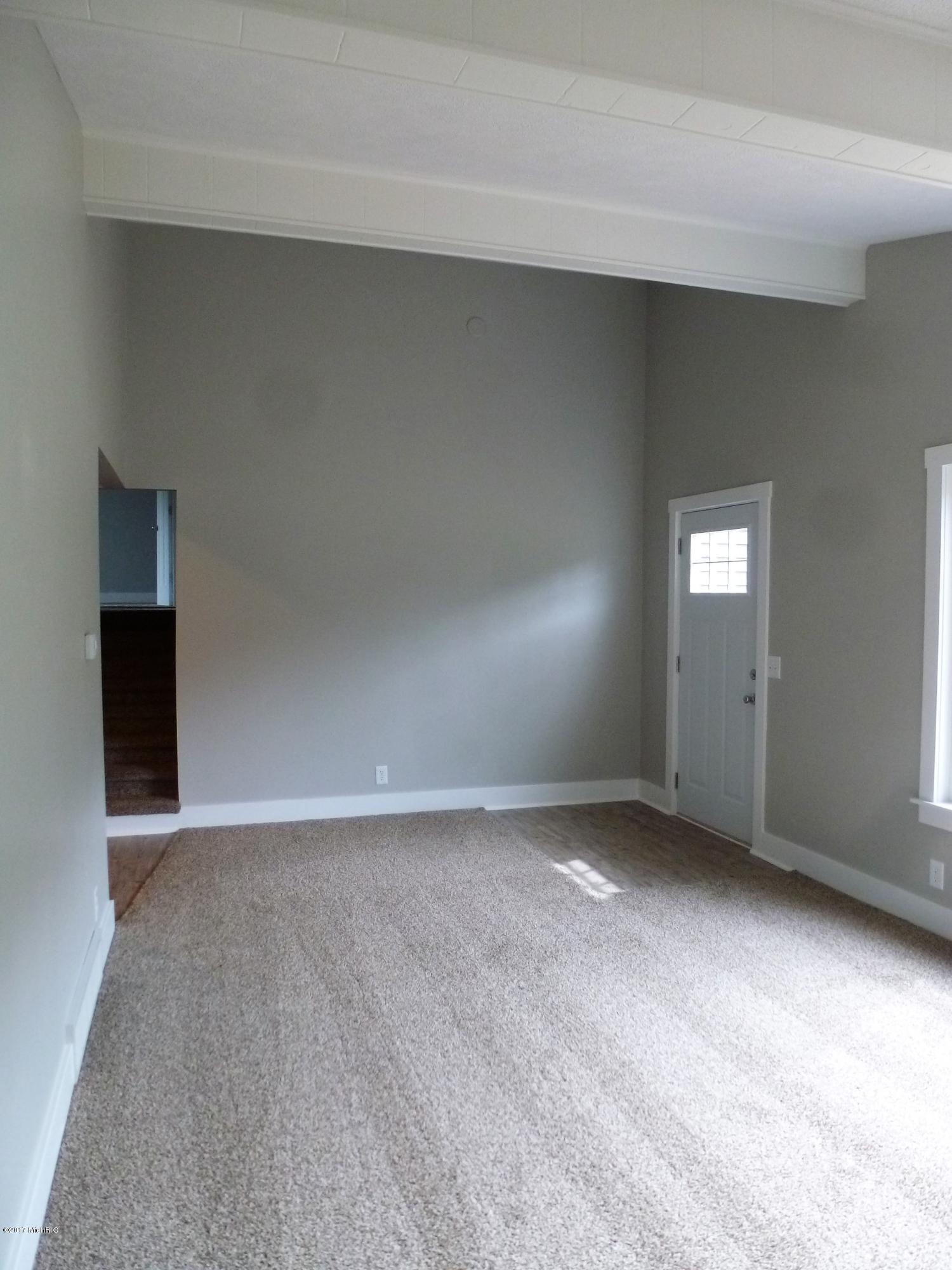 3360 West Riley-Thompson Road Whitehall, MI 49461 - Photo 10 of 33 10-Living Room-Entry