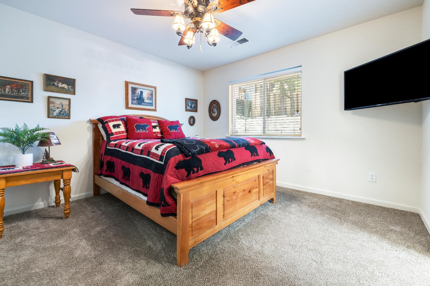 39398 Robin Bass Lake, CA 93604 - Photo 17 of 31 a bed room with furniture and a flat screen tv