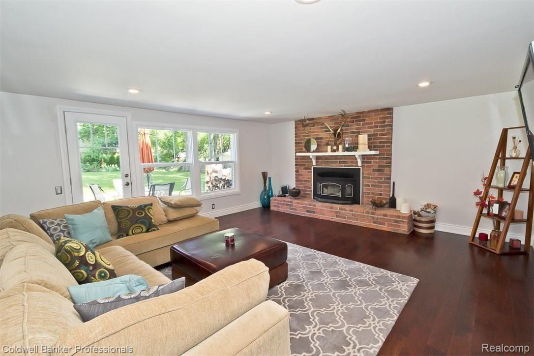 1009 Top View Road Bloomfield Hills, MI 48304 - Photo 16 of 36 Family room