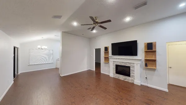 $1,900 | 90 South Cobble Hill Circle, The Woodlands, TX 77381