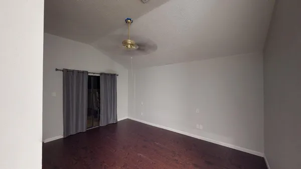 $1,900 | 90 South Cobble Hill Circle, The Woodlands, TX 77381