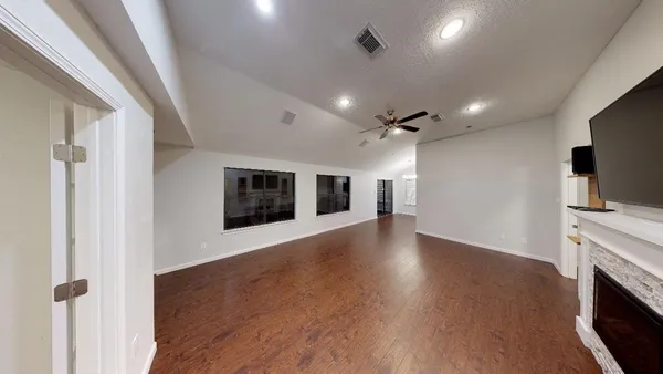 $1,900 | 90 South Cobble Hill Circle, The Woodlands, TX 77381