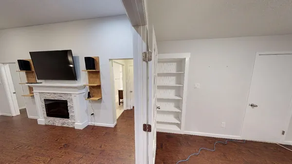 $1,900 | 90 South Cobble Hill Circle, The Woodlands, TX 77381