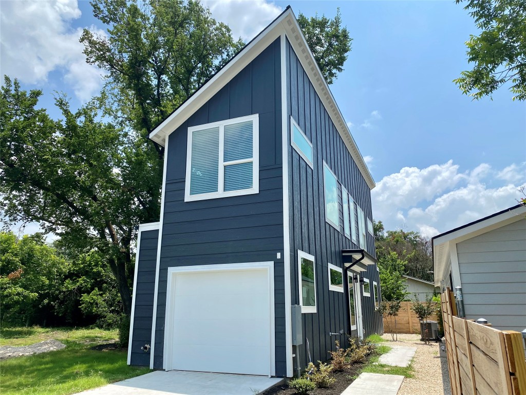 2500 Sweeney Lane, Unit B BACK HOUSE Austin, TX 78723 - Photo 1 of 17 a backyard of a house with lots of green space