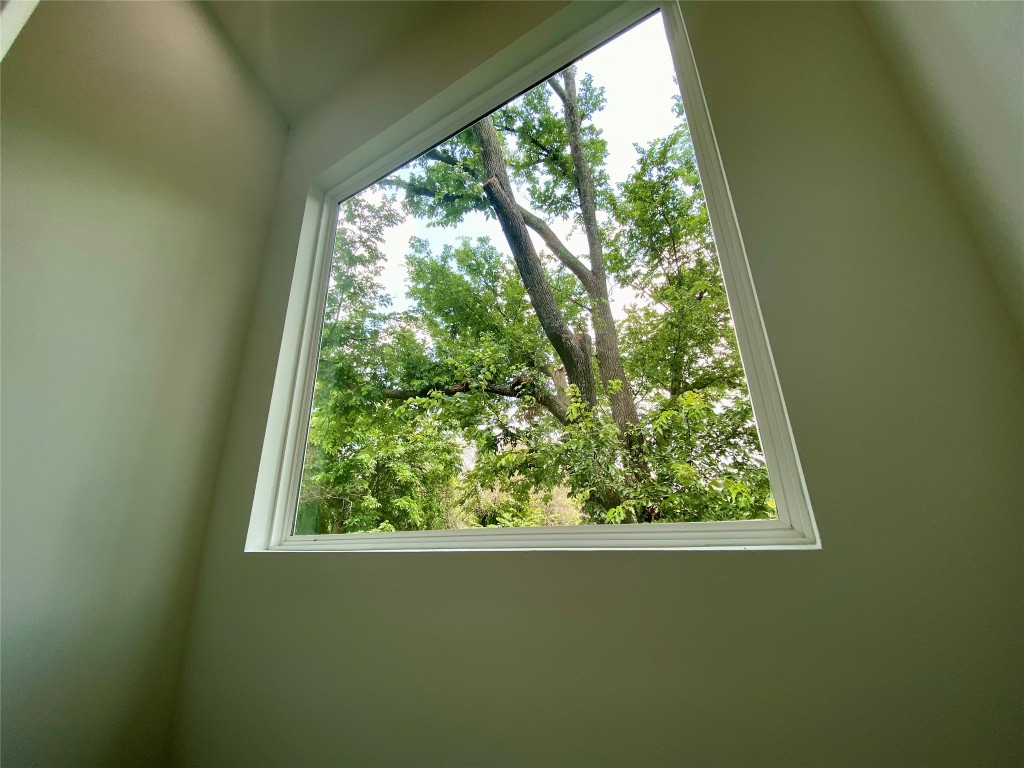 2500 Sweeney Lane, Unit B BACK HOUSE Austin, TX 78723 - Photo 15 of 17 a close up of window