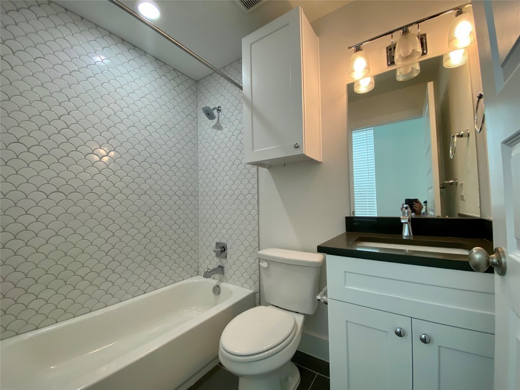 2500 Sweeney Lane, Unit B BACK HOUSE Austin, TX 78723 - Photo 10 of 17 a bathroom with a sink a toilet and a bathtub