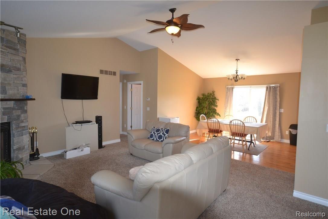 10260 Byron Road Howell, MI 48855 - Photo 4 of 20 DSC_0195.JPG