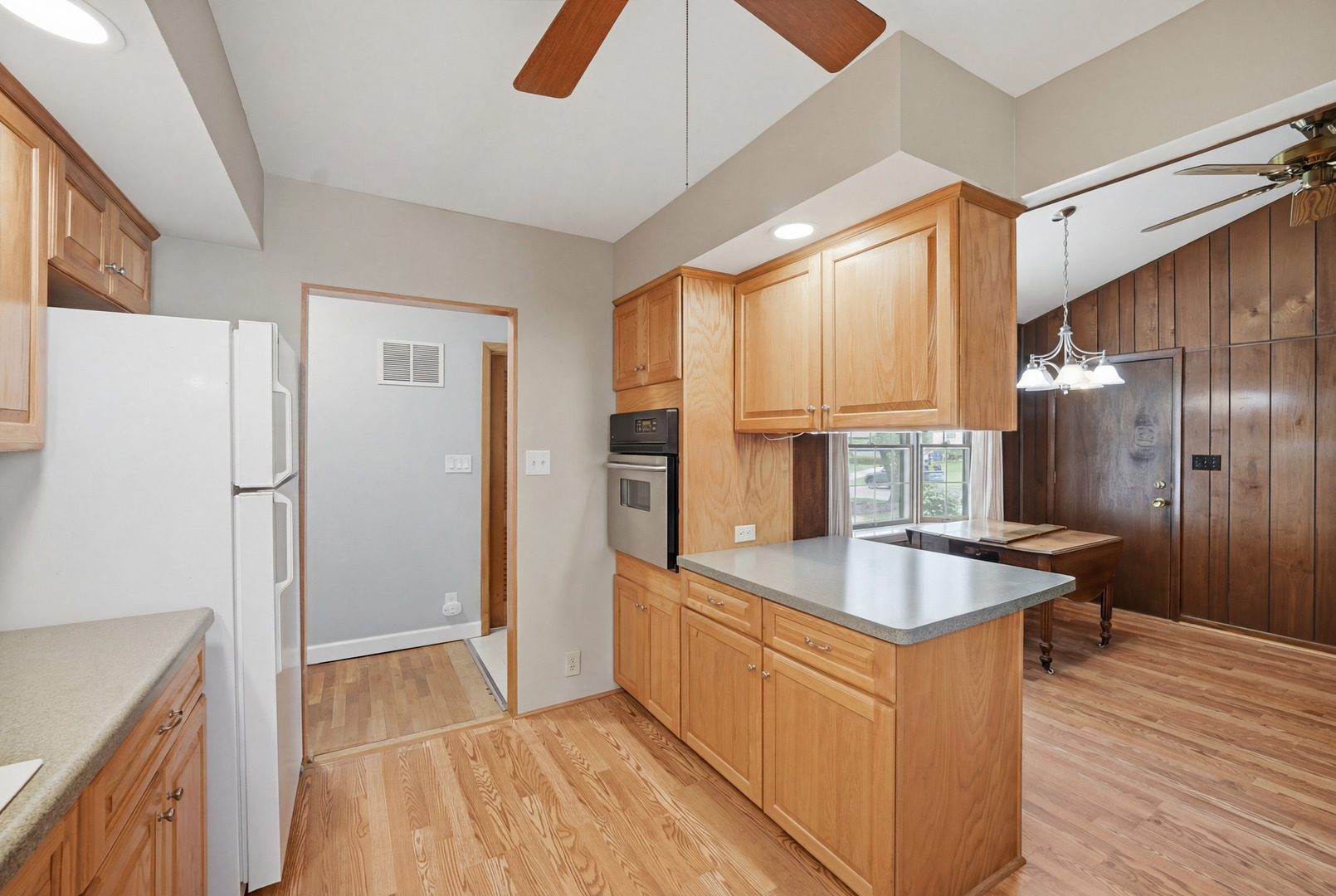 323 East Dresser Road DeKalb, IL 60115 - Photo 9 of 37