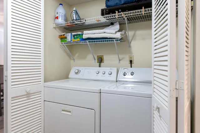 $275,000 | 3050 Presidential Way, Unit 305, West Palm Beach, FL 33401