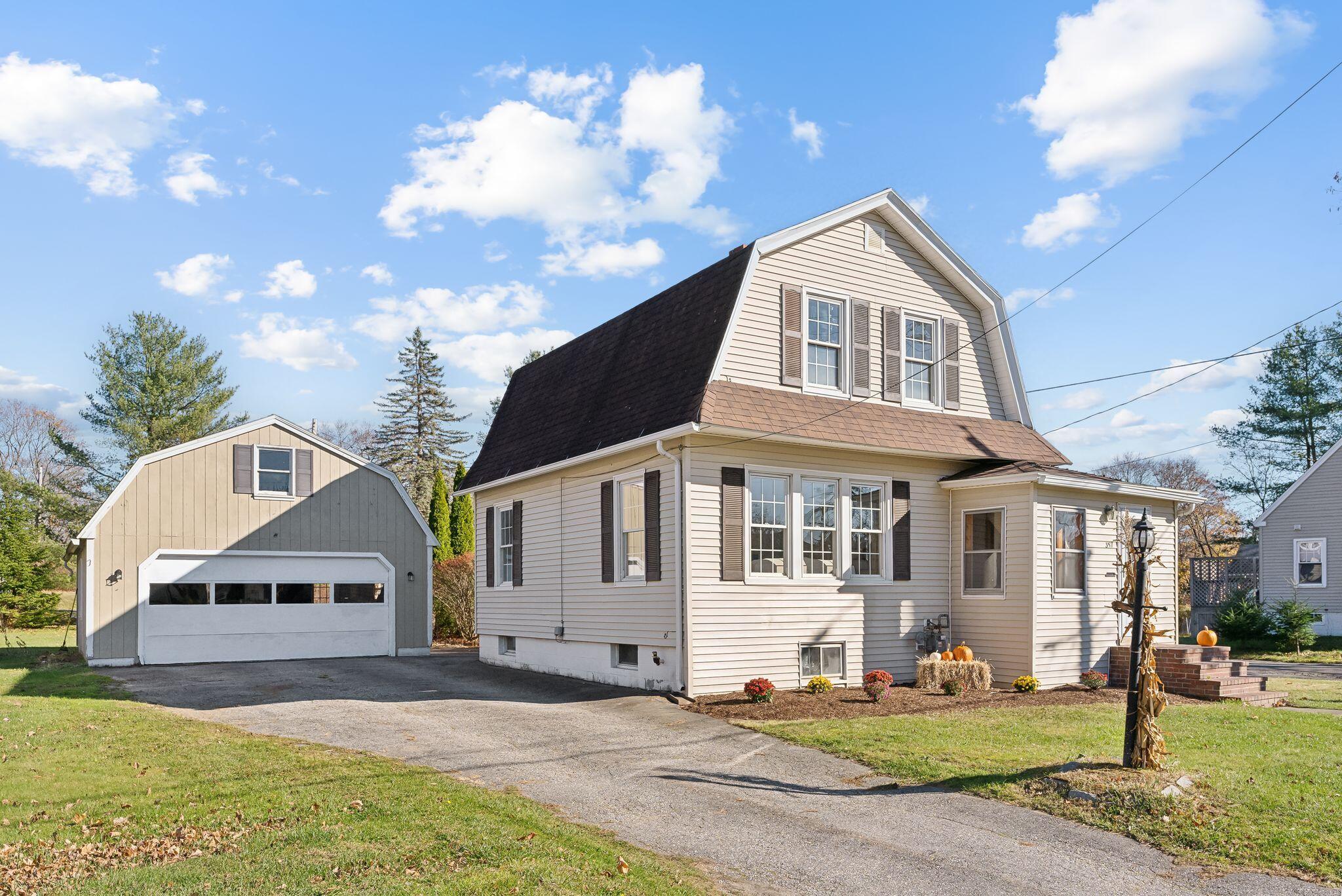 357 Capisic Street Portland, ME 04102 - Photo 2 of 31 DSC09622