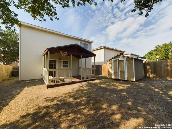 a view of a house with backyard and garden