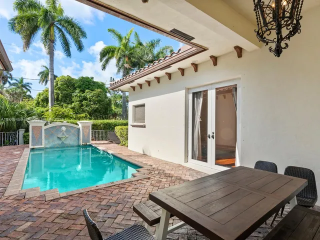 a view of a house with a backyard