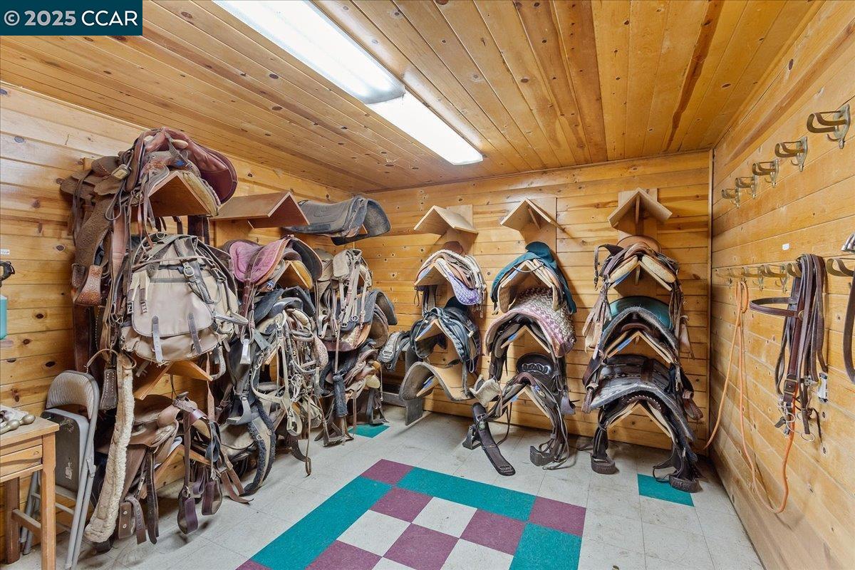 1101 North Gate Road Walnut Creek, CA 94598 - Photo 32 of 56 a view of walk in closet