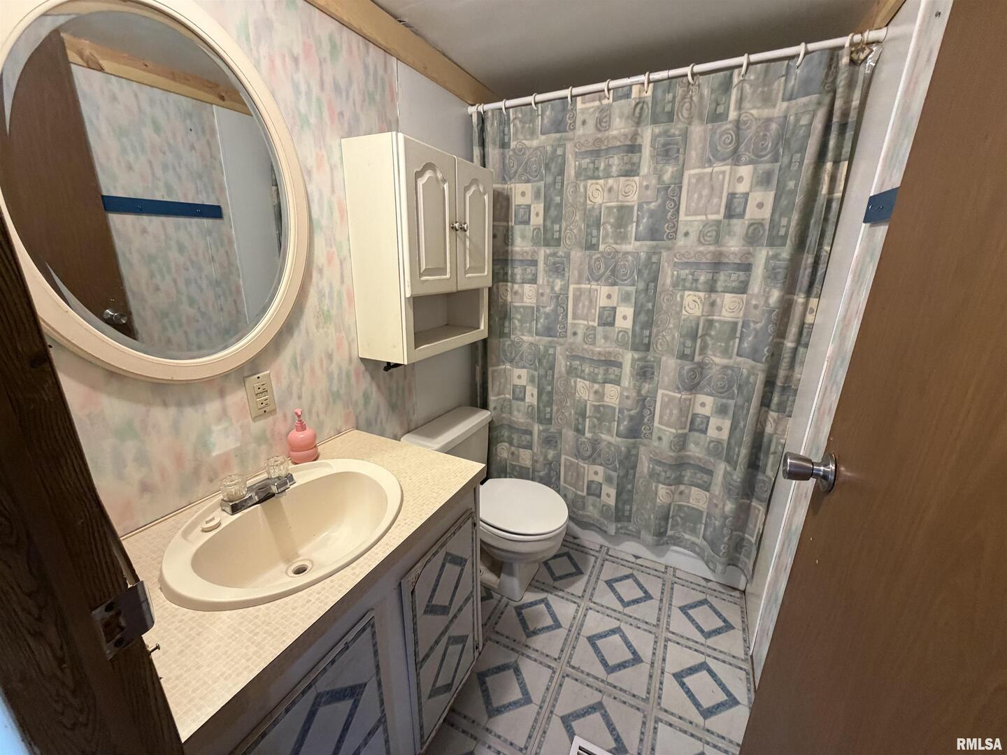 507 Wortby Street Odin, IL 62870 - Photo 11 of 15 a bathroom with a sink toilet and shower