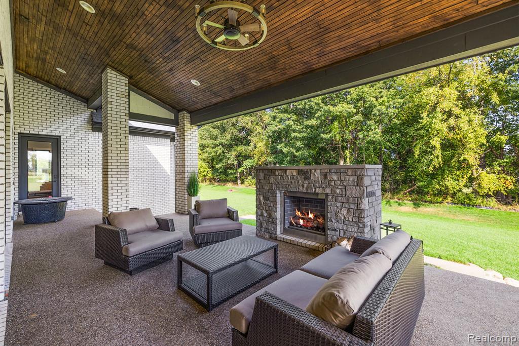 70501 Renata Court Romeo, MI 48065 - Photo 7 of 47