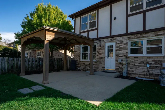 $2,650 | 1000 East Callero Circle, Unit 1A, Mount Prospect, IL 60056