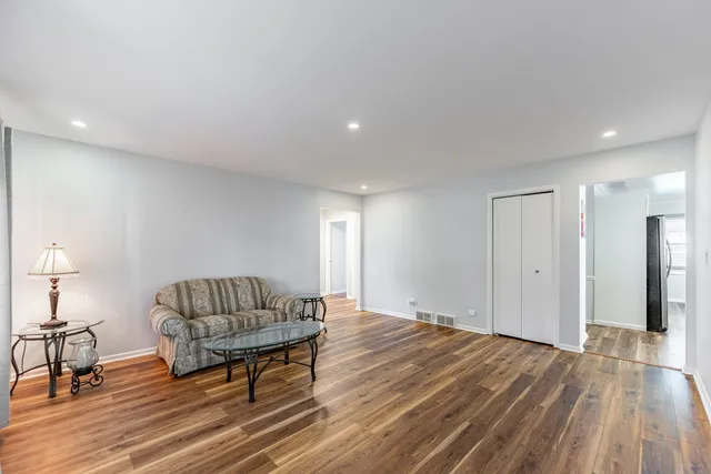 $2,650 | 1000 East Callero Circle, Unit 1A, Mount Prospect, IL 60056