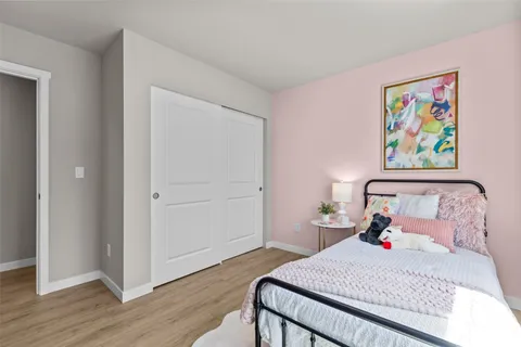 a view of entryway with washer and dryer