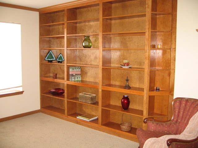 2548 Congress Avenue Aurora, IL 60503 - Photo 13 of 22 a view of a room with shelves
