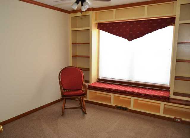 2548 Congress Avenue Aurora, IL 60503 - Photo 14 of 22 a view of a room with gym equipment