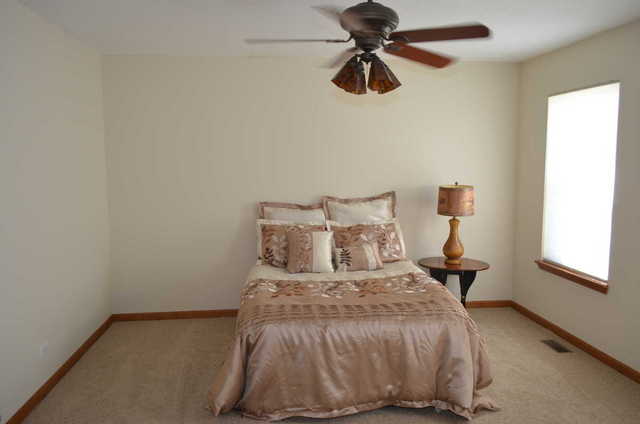 2548 Congress Avenue Aurora, IL 60503 - Photo 10 of 22 a bedroom with a bed and a night stand