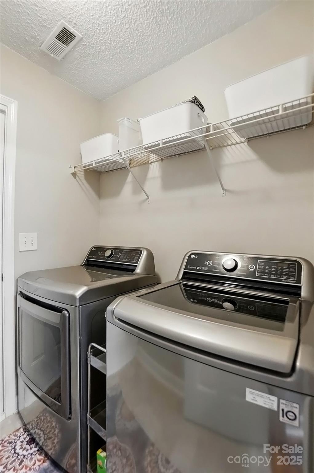 820 Settlement Street Clover, SC 29710 - Photo 12 of 29 a close view of stove top oven